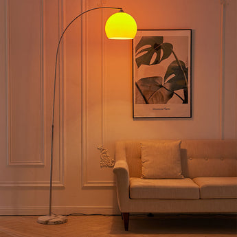 Arched Stehlampe mit gelbem Schirm, gebogenem Gestell und Fußsockel