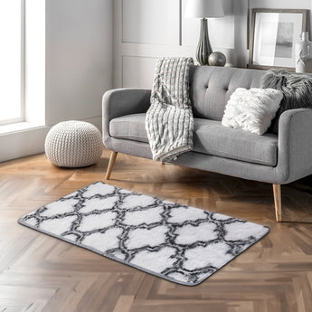 Grey and white geometric shag area rug with repeating quatrefoil pattern