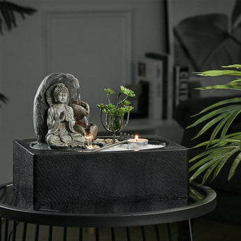 Buddha Zen Tischbrunnen auf rundem Untersetzer mit Teelicht und Springbrunnen-Skulptur