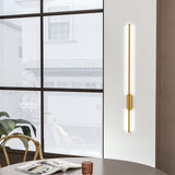 Vertical 100cm LED strip wall lamp in gold with central oval connector and long bar