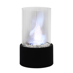 Klarer Glasschirm und schwarze runde Basis mit weißen Brennsteinen und sichtbarer Flamme