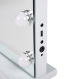 Weißer Spiegelrahmen mit LED-Fassungen und Touch-Bedienfeld an der Seite