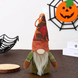 Kobold-Plüschfigur mit gemustertem Hut, weißem Bart und grünen Stoffärmeln