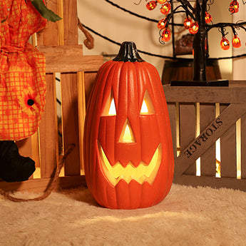 Orange Kürbis-LED-Laterne mit Jack-o’-Lantern-Maske, warmes Leuchten durch Öffnungen