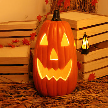 Flameless LED-Halloweenlaterne mit Kürbisgesicht, orange, gelb leuchtende Augen und Mund