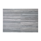 Graue PVC-Selbstklebefliesen mit Holzmaserung, rechteckiges Paneel-Layout